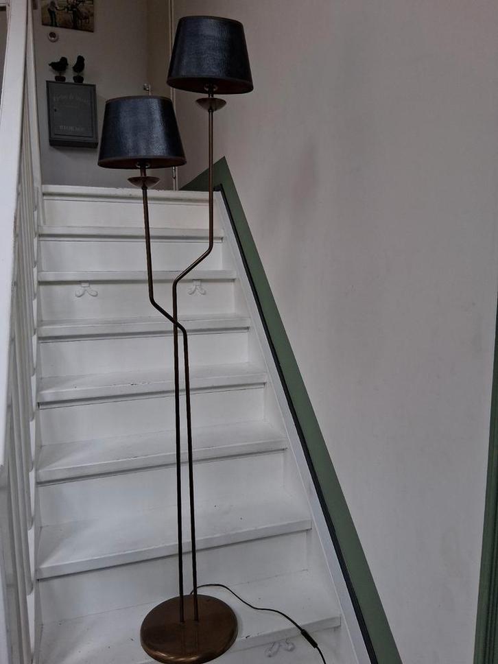 Koperkleurige Staande Lamp met 2 Kappen, Huis en Inrichting, Lampen | Vloerlampen, Gebruikt, 150 tot 200 cm, Metaal, Stof, Ophalen