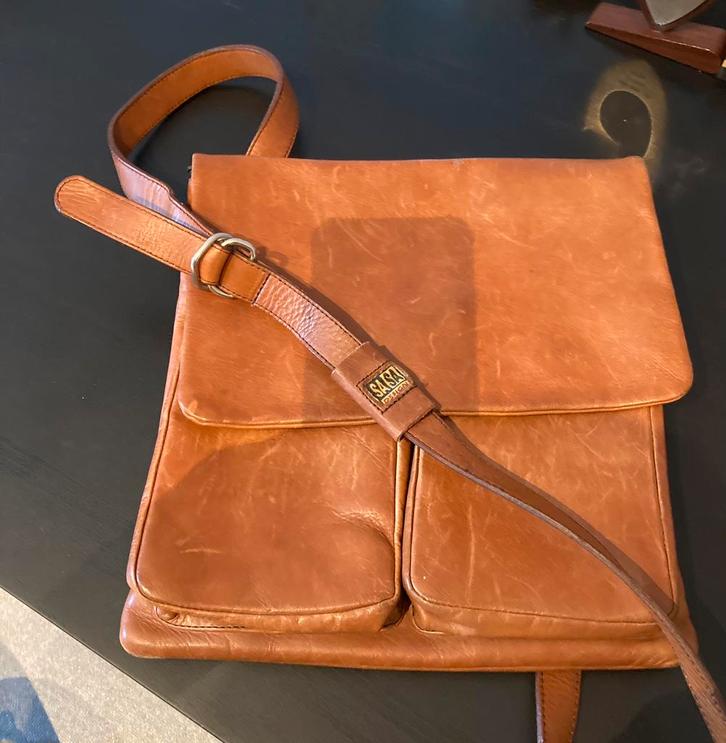 Leren Sasa Design schoudertas, Sieraden, Tassen en Uiterlijk, Tassen | Damestassen, Schoudertasje, Bruin, Ophalen of Verzenden