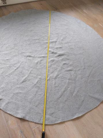 Rond handgemaakt vloerkleed 205 cm doorsnede lichtgrijs  beschikbaar voor biedingen
