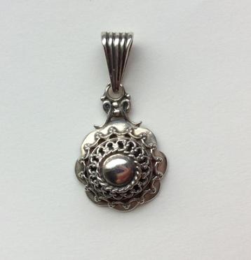 Zilveren hanger Zeeuwse Knop.Vintage. Kettinghanger. Knoop.  beschikbaar voor biedingen