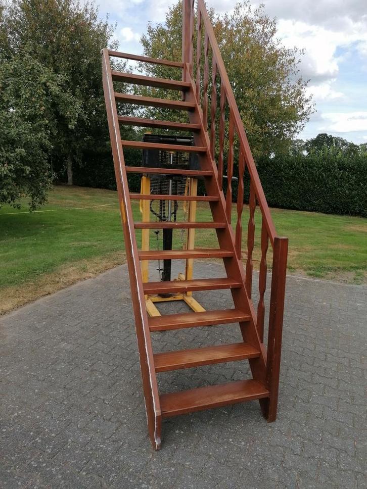 Hardhouten trap., Doe-het-zelf en Verbouw, Ladders en Trappen, Gebruikt, 2 tot 4 meter, Ophalen