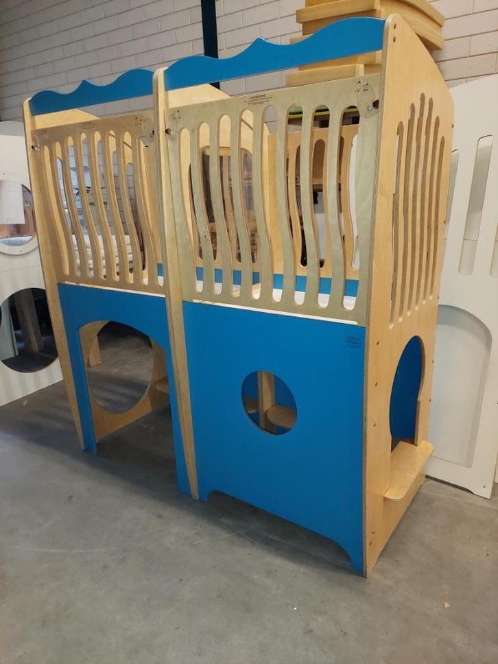 De Esdoorn dubbele hoge box / duobox KDV met speelhuis, Kinderen en Baby's, Boxen, Zo goed als nieuw, Rechthoekig, Ophalen of Verzenden
