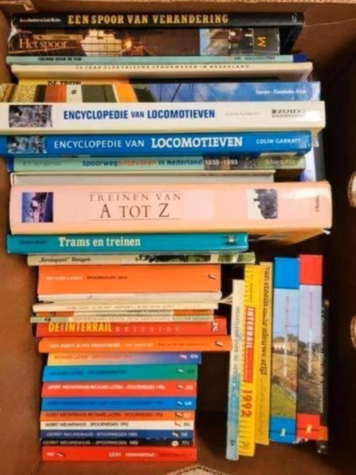 Treinen boeken., Verzamelen, Spoorwegen en Tramwegen, Zo goed als nieuw, Trein, Boek of Tijdschrift, Ophalen of Verzenden