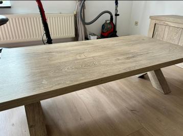 Salon tafel en tv meubel beschikbaar voor biedingen
