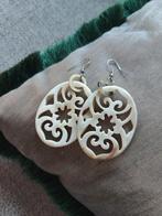 Buffelhoorn oorbellen earrings zgan chique crème beige, Sieraden, Tassen en Uiterlijk, Ophalen of Verzenden, Zo goed als nieuw