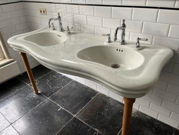 Dubbele Wastafel beschikbaar voor biedingen