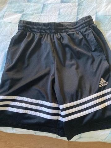 Korte zwarte Adidas sportbroek, maat S beschikbaar voor biedingen