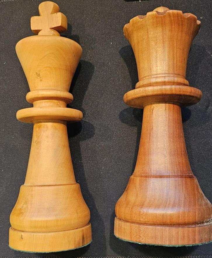 2 Grote Houten Schaakstukken – Koning & Koningin, Hobby en Vrije tijd, Gezelschapsspellen | Bordspellen, Zo goed als nieuw, Ophalen of Verzenden