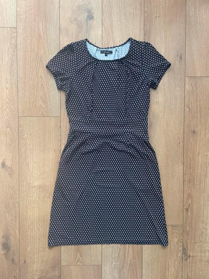 King Louie mooi donkerblauw met rood jurkje maat M, Kleding | Dames, Jurken, Zo goed als nieuw, Maat 38/40 (M), Blauw, Boven de knie