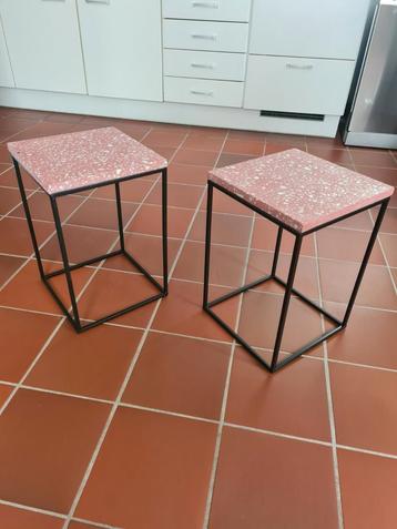 2 Bijzettafeltjes 30x30/ 45 CM HOOG beschikbaar voor biedingen