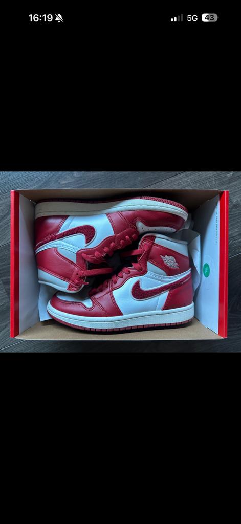 JORDAN 1 HIGH ALLES ZSM WEG, Kleding | Dames, Schoenen, Ophalen of Verzenden, Sneakers of Gympen, Gedragen, Rood
