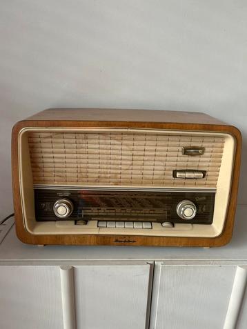 Oude Radio - Werkend en Decoratief beschikbaar voor biedingen