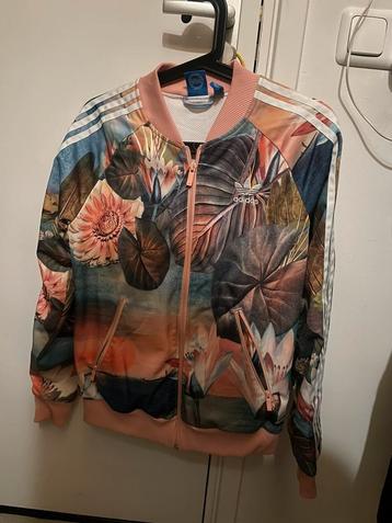 Collector’s Adidas Floral stripes medium size women’s jacket beschikbaar voor biedingen