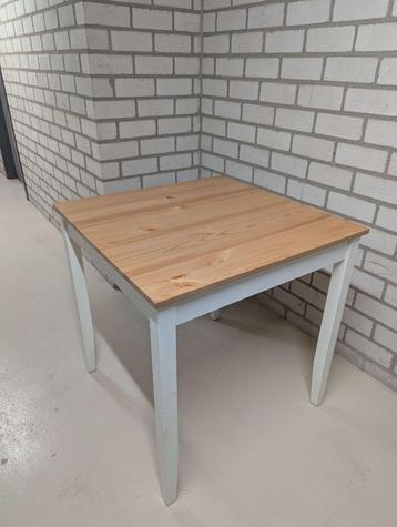 IKEA tafel – 74x74 cm beschikbaar voor biedingen