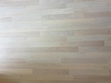 45 m² laminaat vloer beschikbaar voor biedingen