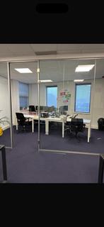 2 Bureaus af te halen in Breda, Breda