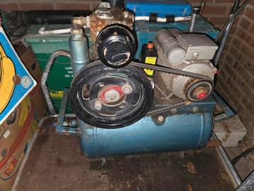 Grote compressor werkt perfect  beschikbaar voor biedingen