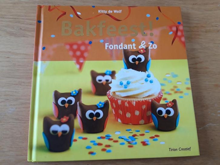 Bakfeest! Fondant & zo. Kitty de Wolf, Boeken, Kookboeken, Zo goed als nieuw, Taart, Gebak en Desserts, Ophalen of Verzenden