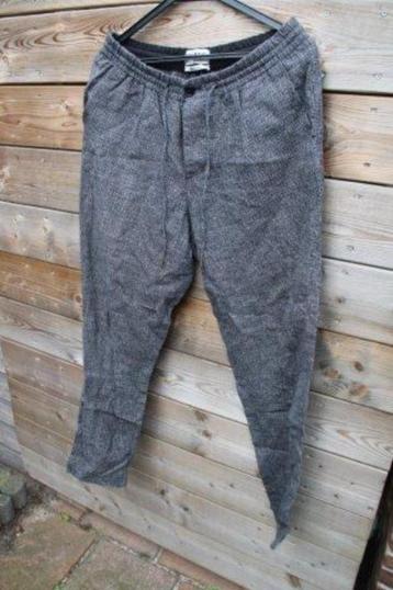 Broek Essentiel Antwerp maat 50 (IT) (EU44) OPRUIMING Vaste beschikbaar voor biedingen