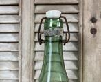Antieke Franse wijnfles van doorzichtig groen glas met ziel