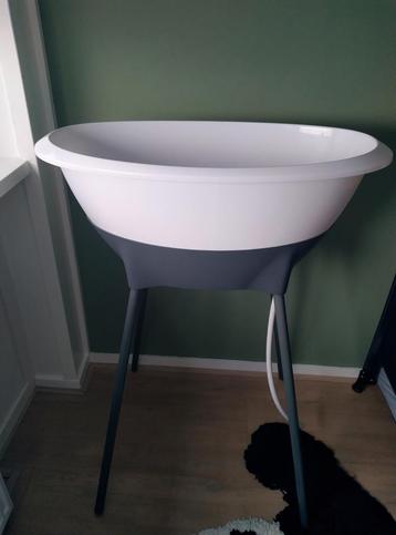 Babybadje met verkleiner beschikbaar voor biedingen