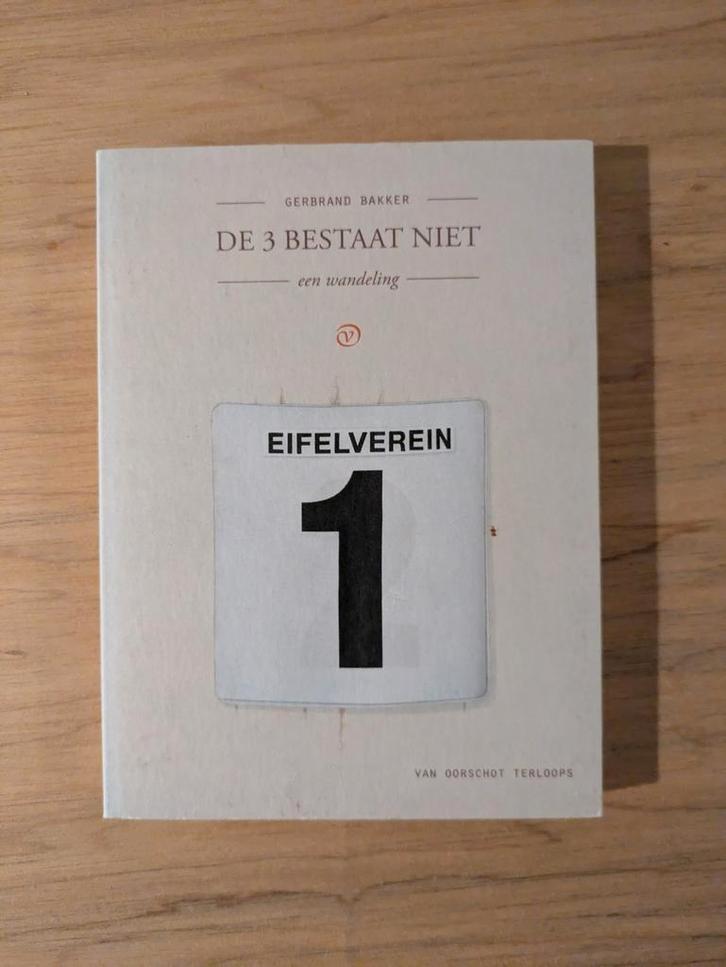 Gerbrand Bakker - De 3 bestaat niet, Boeken, Reisgidsen, Zo goed als nieuw, Fiets- of Wandelgids, Europa, Overige merken, Ophalen of Verzenden