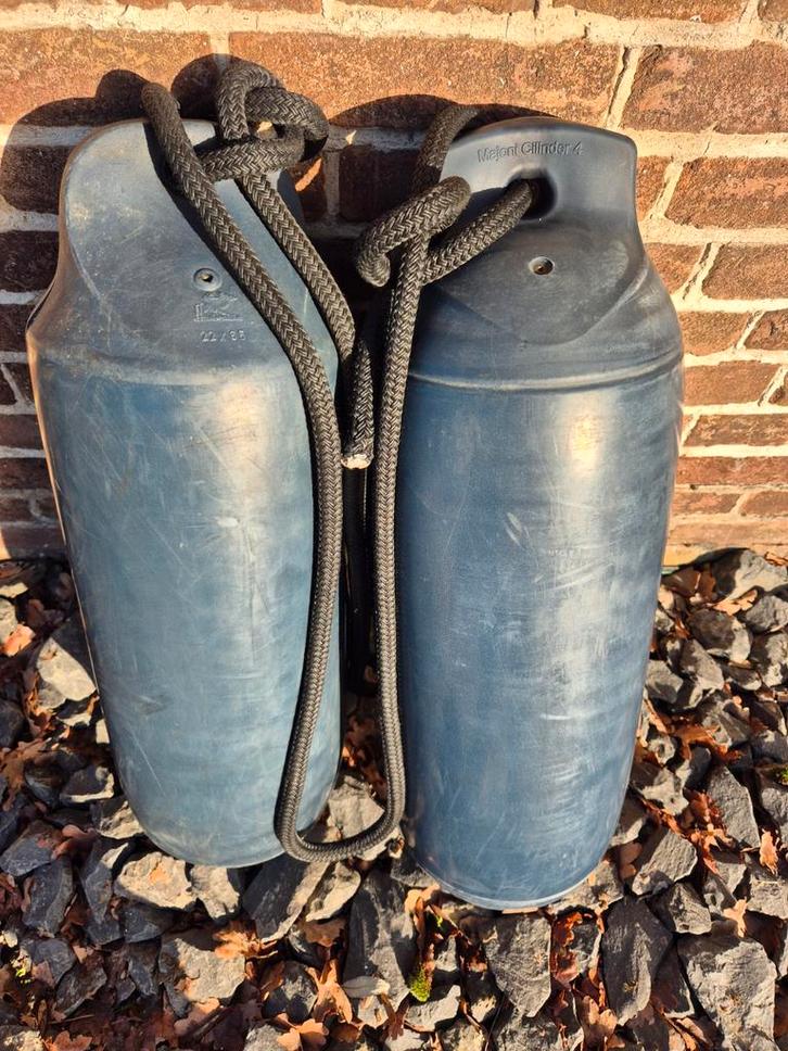 2 nette donkerblauwe fenders bootfenders 22x65cm stootwillen, Watersport en Boten, Bootonderdelen, Ophalen of Verzenden