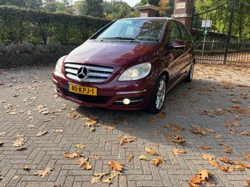 Mercedes-Benz B-Klasse 1.7 B180 5DRS CVT 2010 Rood beschikbaar voor biedingen