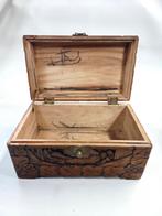 Antiek Houten Doosje met Houtsnijwerk, Antiek en Kunst, Curiosa en Brocante, Ophalen of Verzenden