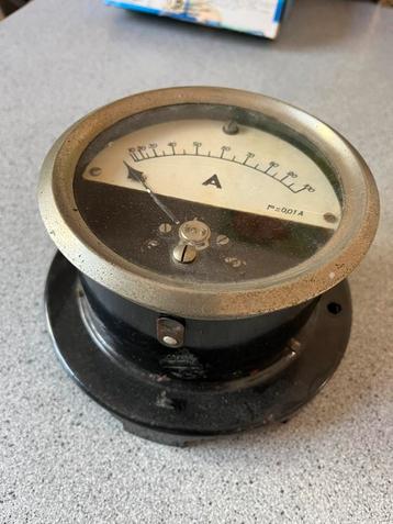 Oude vintage Ampere meter. beschikbaar voor biedingen