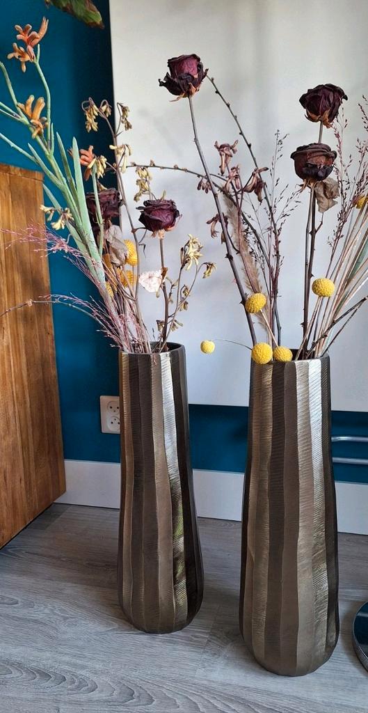 2 vazen 51 cm hoog, kleur brons, Huis en Inrichting, Woonaccessoires | Vazen, Zo goed als nieuw, Overige kleuren, 50 tot 75 cm