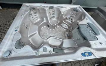 Grote 7 personen balboa jacuzzi extra scherp geprijsd beschikbaar voor biedingen