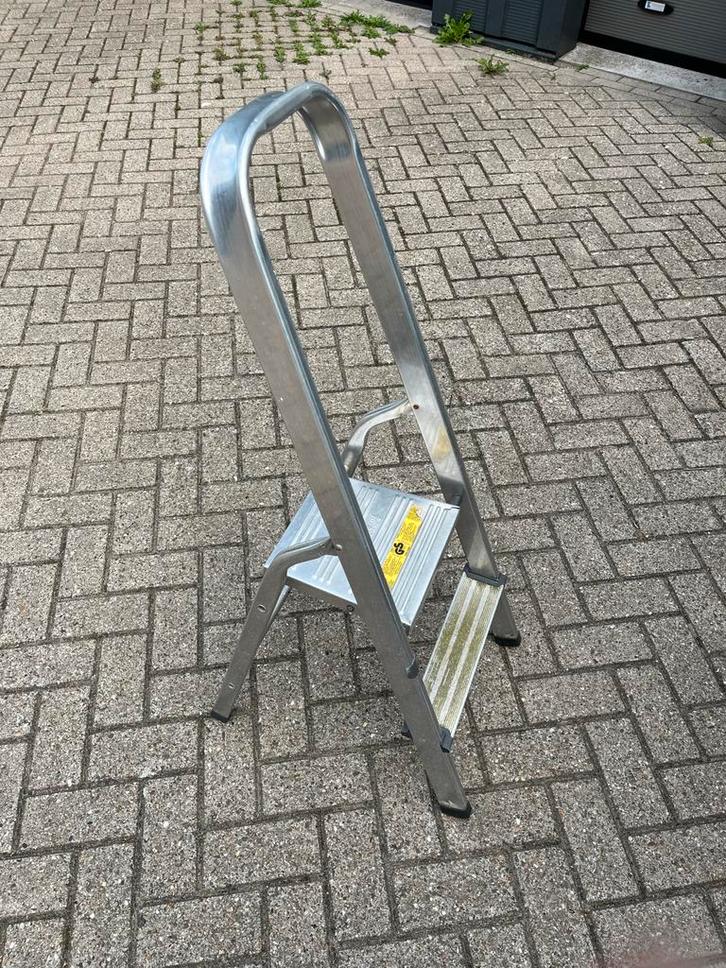 Aluminium Huishoudtrap - 1 Tree + Bordes, Doe-het-zelf en Verbouw, Ladders en Trappen, Gebruikt, Trap, Minder dan 2 meter, Ophalen of Verzenden