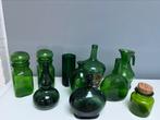 Leuk setje vintage groen glas decoratie vazen kannen flessen, Huis en Inrichting, Woonaccessoires | Vazen, Ophalen, Gebruikt, Glas