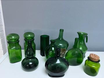 Leuk setje vintage groen glas decoratie vazen kannen flessen beschikbaar voor biedingen