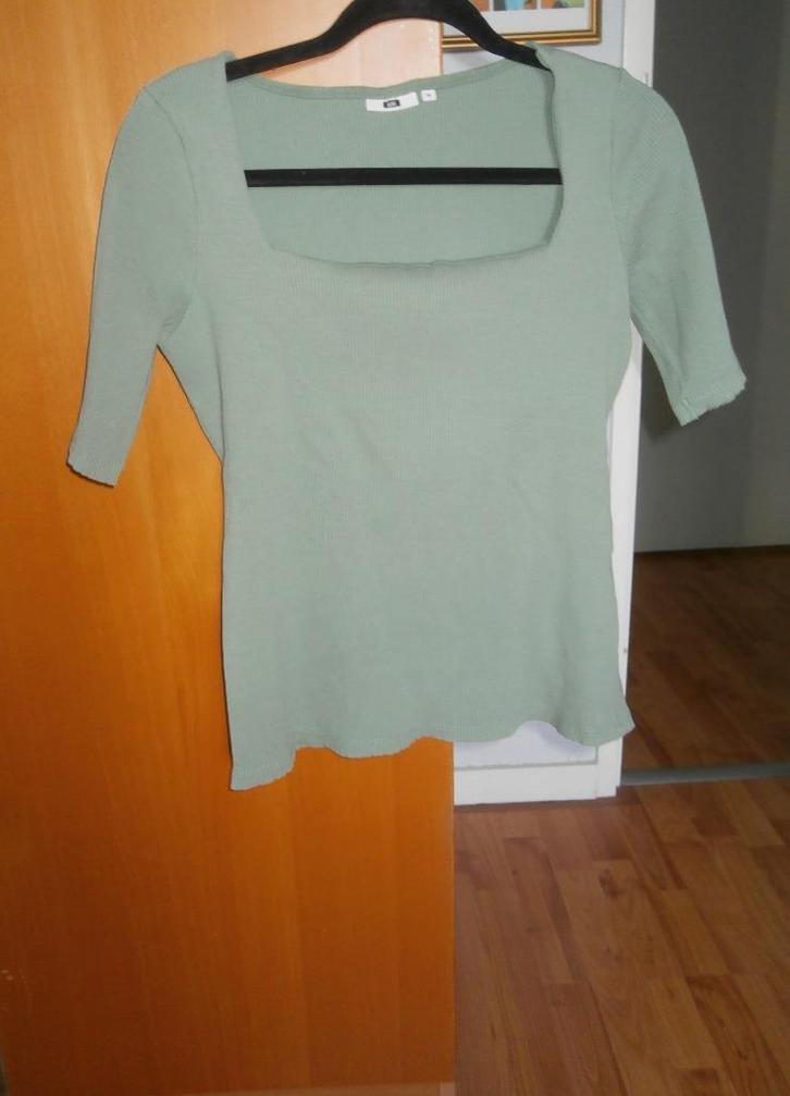 Mooi stretch geribd truitje mt 42 (WE) vierkante hals als nw, Kleding | Dames, Tops, Zo goed als nieuw, Maat 42/44 (L), Groen