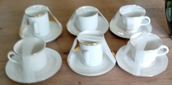 6 x kop & schotel, Effen goudgerand Klik RK voor meer adv., Antiek en Kunst, Antiek | Keramiek en Aardewerk, Ophalen of Verzenden