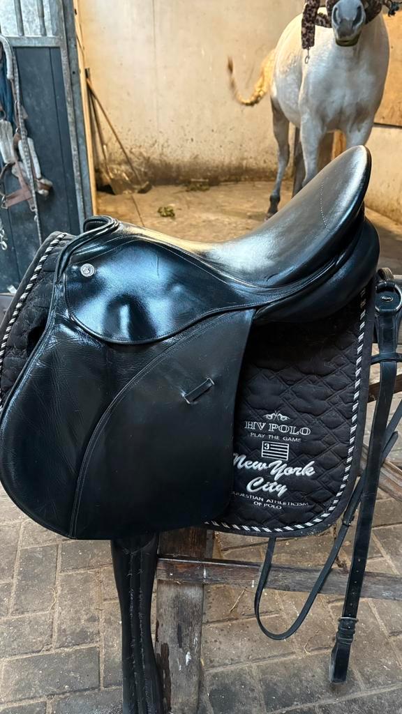 Kieffer munchin veelzijdigheids zadel 17 inch, Dieren en Toebehoren, Paarden en Pony's | Zadels, Zo goed als nieuw, Springen, Ophalen of Verzenden