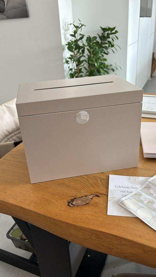 Enveloppendoos / kaartenbox bruiloft, Kleding | Dames, Trouwkleding en Trouwaccessoires, Zo goed als nieuw, Accessoires, Beige