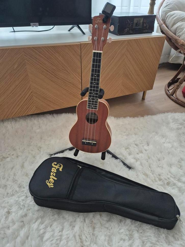 Ukelele Compleet Set met Hoes, Standaard en Stemapparaat, Muziek en Instrumenten, Snaarinstrumenten | Overige, Zo goed als nieuw