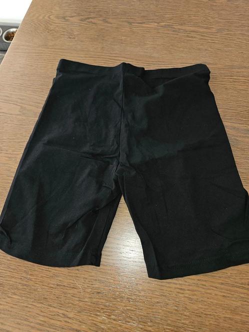 korte zwarte broek maat XL   (z11), Kleding | Dames, Broeken en Pantalons, Zo goed als nieuw, Maat 46/48 (XL) of groter, Zwart