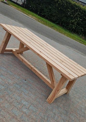 Robuuste douglas tuintafels beschikbaar voor biedingen