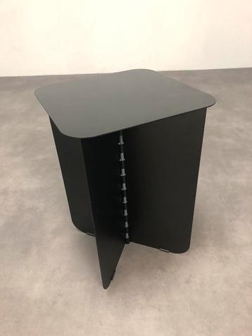 Hinge design bijzettafel zwart by Lex Pott nieuw 225,- beschikbaar voor biedingen