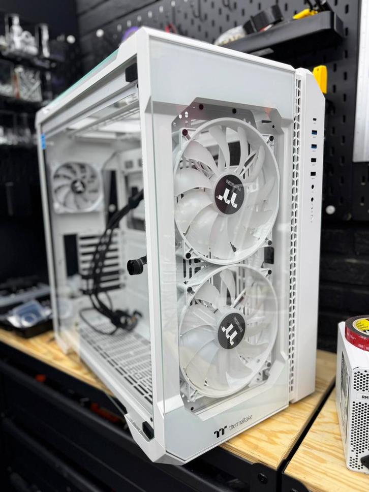 Thermaltake View 51 TG Snow ARGB Edition – PC Behuizing, Computers en Software, Desktop Pc's, Zo goed als nieuw, 4 Ghz of meer