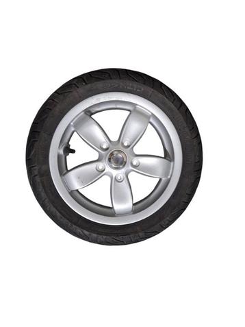 Voor band velg origineel Vespa Primavera beschikbaar voor biedingen