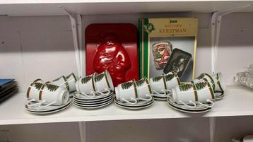 <Kerstservies 14 x kop en schotels+ bakblik kerstman> beschikbaar voor biedingen
