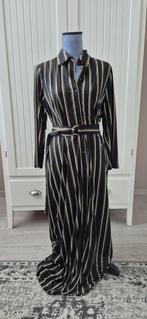 K-Design maxi jurk met verticale streep mt L, Ophalen of Verzenden, Zo goed als nieuw, Onder de knie
