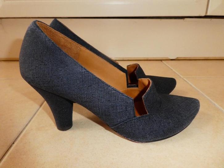 Chie Mihara pumps maat 36 blauw leer glimmertje NIEUWSTAAT, Kleding | Dames, Schoenen, Zo goed als nieuw, Pumps, Blauw, Verzenden