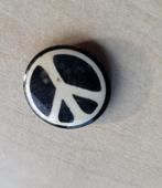 Vintage Peace teken protest button, Verzamelen, Speldjes, Pins en Buttons, Gebruikt, Niet vindbaar, Niet vindbaar, Speldje of Pin