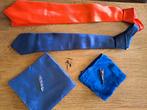 Rode en kobaltblauw stropdas met 2 pochets en 2 dasspelden., Kleding | Heren, Stropdassen, Gedragen, Ophalen of Verzenden, Rood